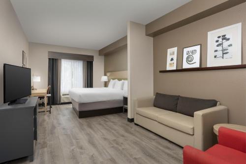 Postel nebo postele na pokoji v ubytování Country Inn & Suites by Radisson, Gainesville, FL