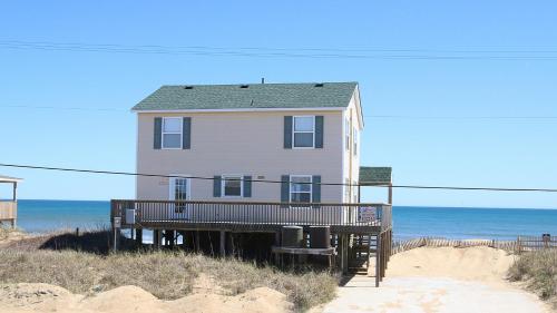 Afbeelding uit fotogalerij van OCEANFRONT, Ocean Views, Dogs Welcome, Beach Access, KH42, Sea Eagle in Kitty Hawk