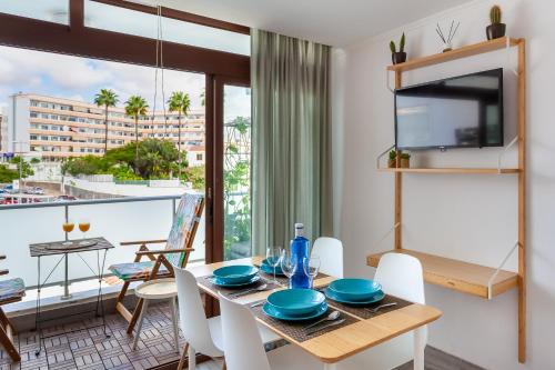 Modern Apt with Pool - Yumbo & Beach