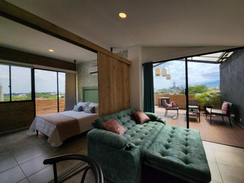 Ένα ή περισσότερα κρεβάτια σε δωμάτιο στο LIV 37 Apartments