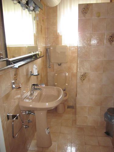 Bilik mandi di Guest House Mrvčić
