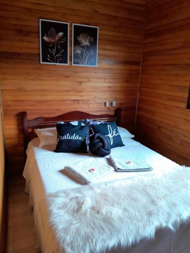 a bed with a white blanket and pillows on it at casa dos sonhos in Bom Jardim da Serra
