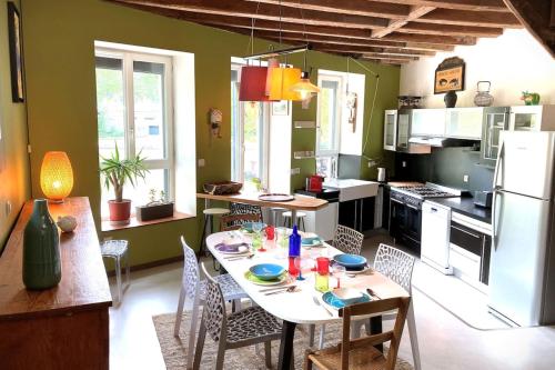 a kitchen with a table and chairs in a room at Le VénitienExceptionnel loft-Rooftop vue Erdre in Nantes