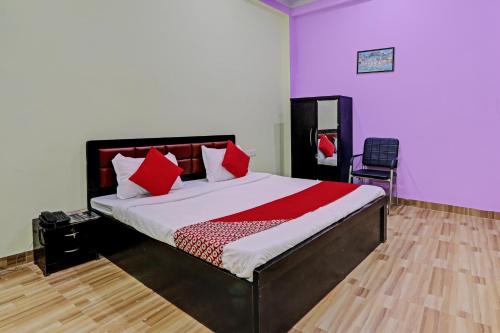 Uma cama ou camas num quarto em OYO Flagship 81471 Hotel Banaras Inn