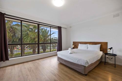 a bedroom with a bed and a large window at Econo Lodge Lilydale in Lilydale