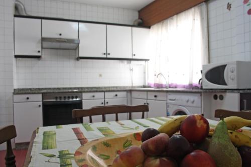 A kitchen or kitchenette at Apartamento Rio Sar garaje incluido