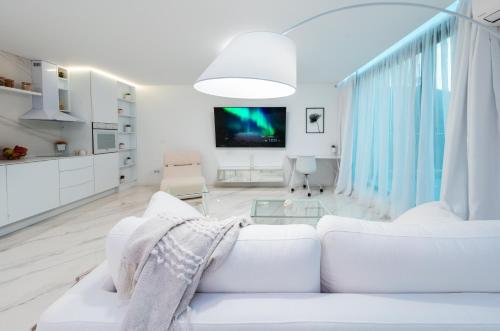 Emirates White Sensation