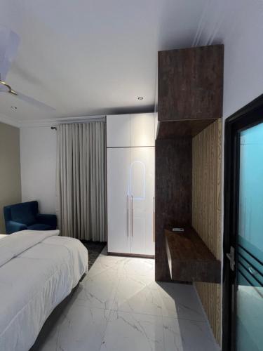 Un pat sau paturi într-o cameră la Akua’s Cottage