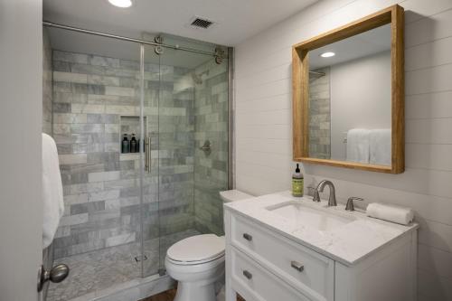 Walk to Beach from this Renovated Studio with King Bed and Resort-Level Amenities photo 3