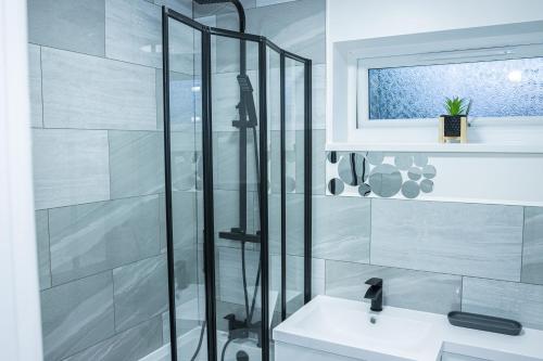 a bathroom with a shower and a sink at Lush Lodge -Home away in Telford in Telford