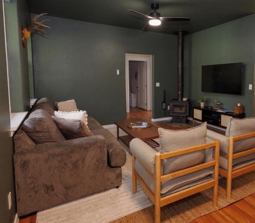 Φωτογραφία από το άλμπουμ του Moonstone Acre 3 bedroom with Brand New Spa σε Columbia Falls
