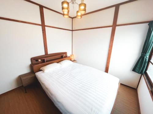 Ένα ή περισσότερα κρεβάτια σε δωμάτιο στο Kamifurano House