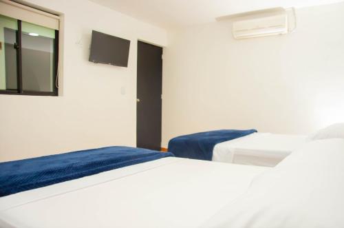 Una cama o camas en una habitación de CASA HOTEL LOS ARBOLES
