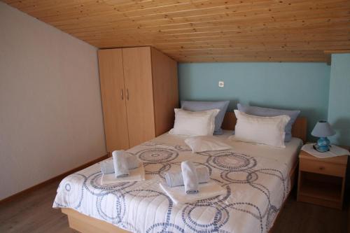 Apartments with parking space Makarska - 21911
