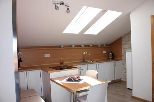 Apartments with parking space Makarska - 21911