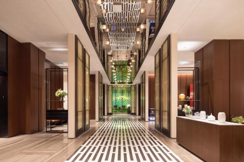 a hallway of a hotel lobby with at Hampton by Hilton Guangzhou Xintang-Free Canton Fair Shuttle in Zengcheng