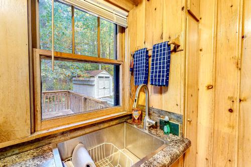 A bathroom at Dragonfly Gully