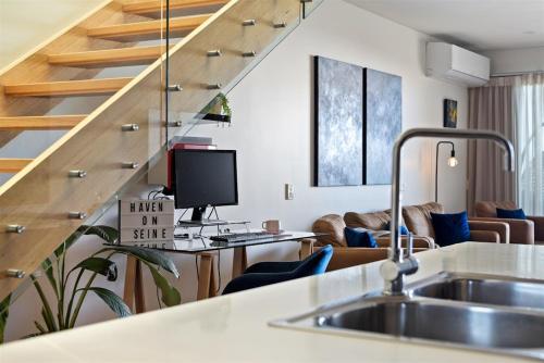 Dapur atau dapur kecil di Haven on Seine - 2 bedroom