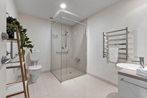 Bilik mandi di Haven on Seine - 2 bedroom