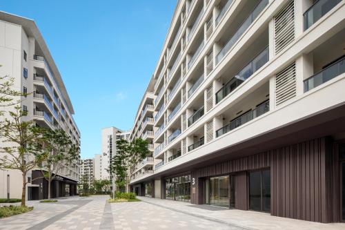 an empty street in front of a building at Citadines Hope City Boao in Qionghai