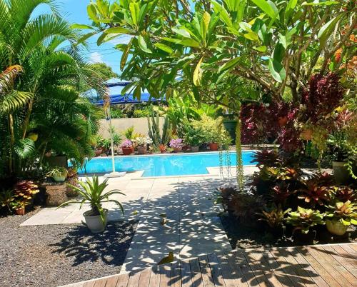 Bazén v ubytování Vaea Hotel Samoa nebo v jeho okolí