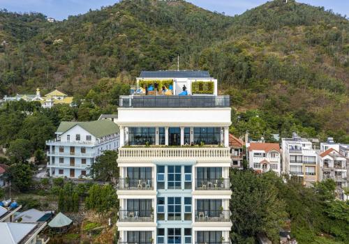 a building with a balcony on top of a city at Skool Plus Vung Tau in Vung Tau