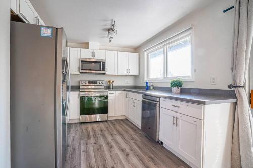 Dapur atau dapur kecil di Seatac 2 BR Upper Unit 5 min to Airport
