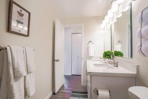 Bilik mandi di Seatac 2 BR Upper Unit 5 min to Airport