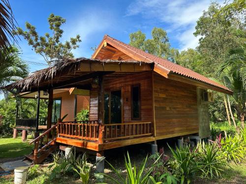 Imagen de la galería de Koh Jum Bungalow & Hostel, en Ko Jum