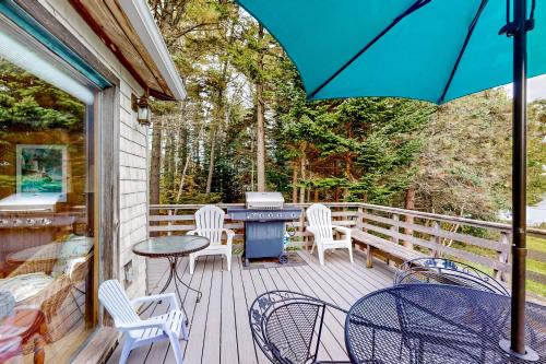 Gallery image of Cobb Nob Compound in Southwest Harbor