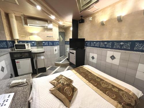 Kuchyň nebo kuchyňský kout v ubytování Hotel Crystal -adult only-