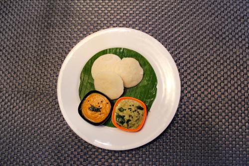 ホテルの敷地内または近くでの食事または食べ物