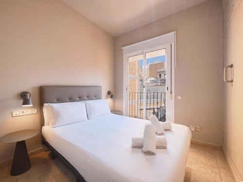 Krevet ili kreveti u jedinici u okviru objekta Stay U-nique Apartments Torre d'En Damians II