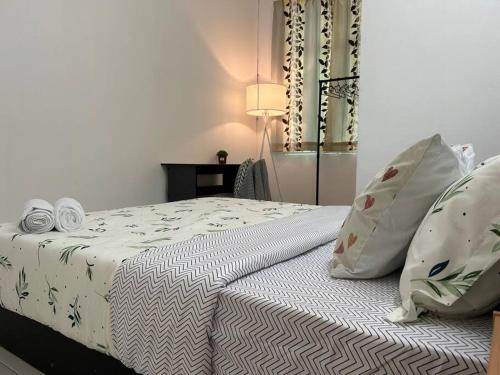 a bedroom with a bed with white sheets and pillows at Cendana House@Juru/Autocity/Bkt Minyak/Batu Kwan/IKEA in Simpang Ampat