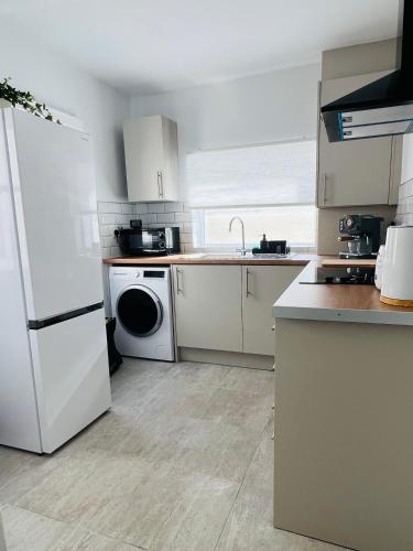 2025 Award Winner Liverpool Peach House - 4 Bedrooms photo 64