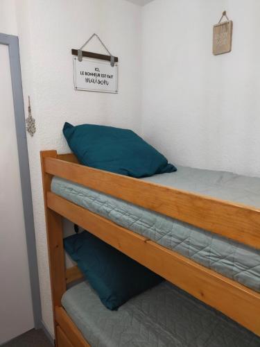a couple of bunk beds in a room at Appartement Manigod/La clusaz in Manigod