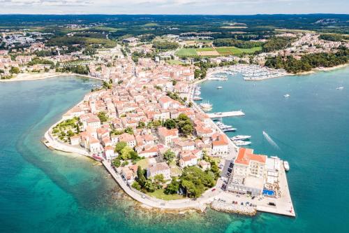 an aerial view of a small island in the water at Holiday Home Ema - Happy Rentals in Vabriga