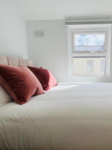 2025 Award Winner Liverpool Peach House - 4 Bedrooms photo 50