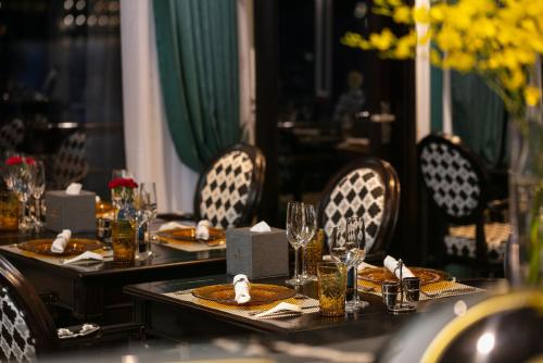 Φωτογραφία από το άλμπουμ του Genesis Luxury Regal Cruise by Premier Group σε Ha Long