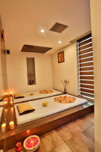 two large beds in a room with at Best Western Maryland in Chandīgarh