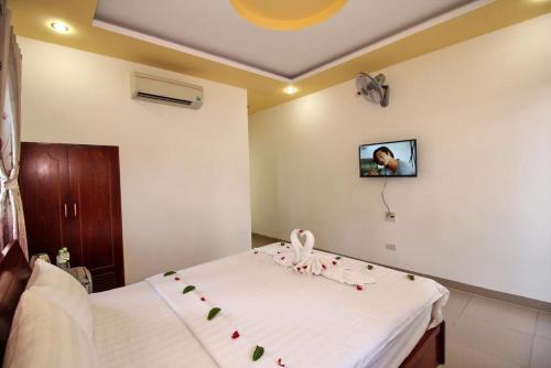 Un pat sau paturi într-o cameră la Nu Cuoi Mui Ne Hotel & Restaurant