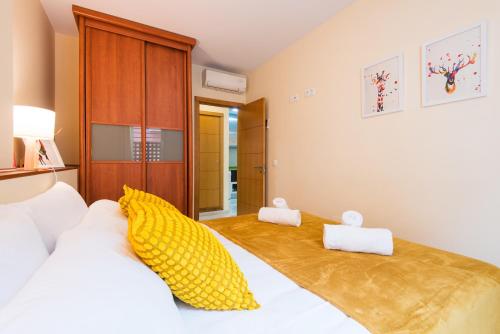 VICTORIA SQUARE- CENTER Apartment