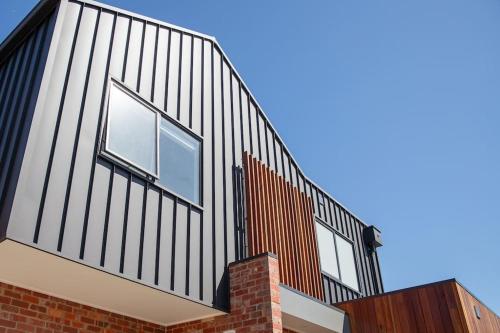 El edificio en el que está la casa vacacional