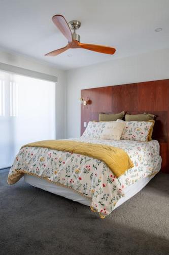 Una cama o camas en una habitación de The McKinlay Station View