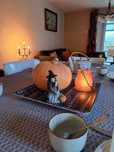 a table with a pumpkin and a cat statue on it at D'un coin à l'autre in Nadrin