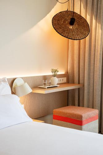 a bedroom with a bed and a table and a lamp at Eurotel Altura in Altura