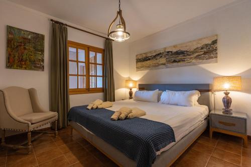 波延薩的住宿－Buccara Casa Ca'n Daniel II，一间卧室配有一张床,上面有两条毛巾