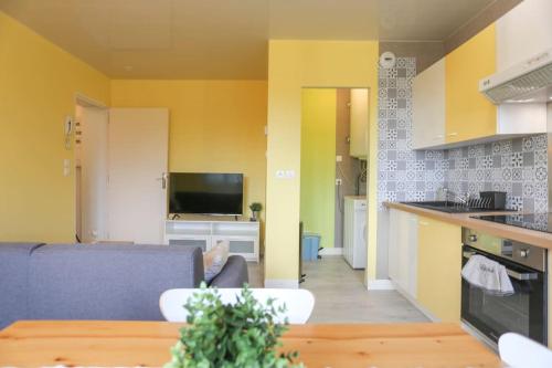 Kuchyň nebo kuchyňský kout v ubytování Appartement sans vis-à-vis proche du centre-ville