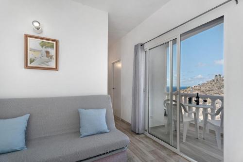 a living room with a couch and a view of the ocean at Vivienda vacacional La Era Il in Vallehermoso
