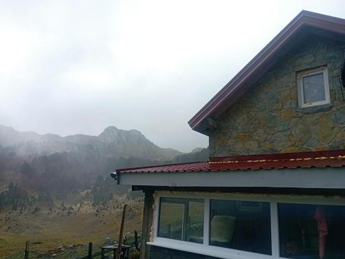 的住宿－Bajka Sinjavine，山景度假屋